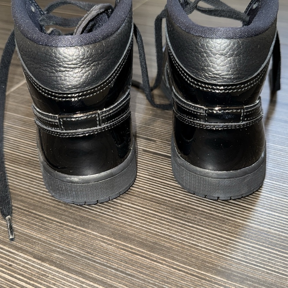 Jordan 1 Mid Patent - Picture 2 of 11